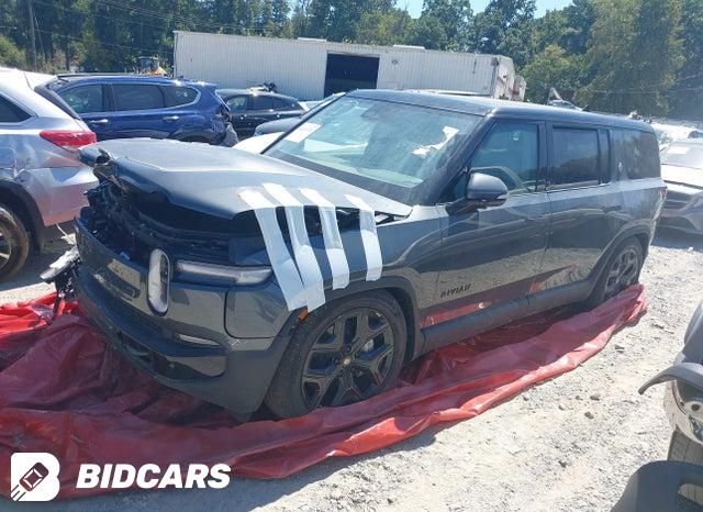 7PDSGBBA0SN060364 2025 Rivian R1S photo no. 2