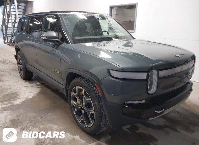 7PDSGABA1PN013944 2023 Rivian R1S photo no. 1