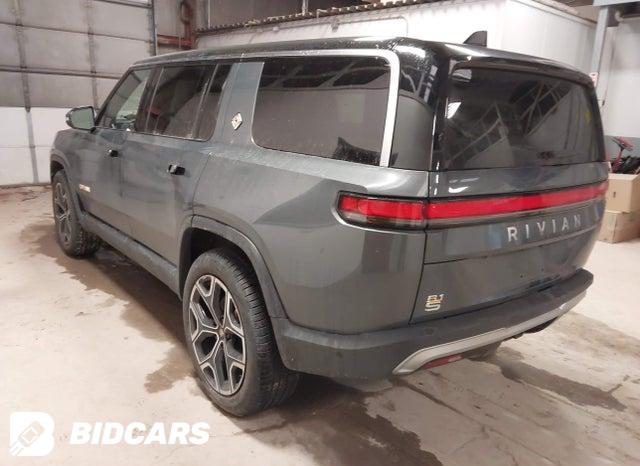 7PDSGABA1PN013944 2023 Rivian R1S photo no. 3
