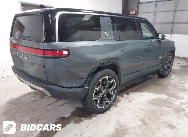 7PDSGABA1PN013944 2023 Rivian R1S photo no. 4