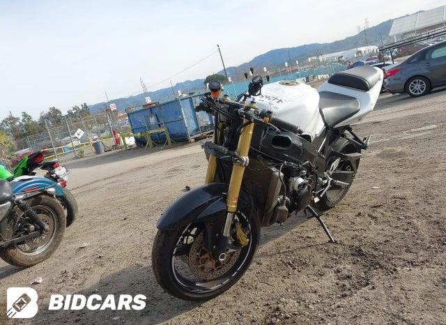JS1GR7JA752104513 2005 Suzuki GSX-R750 photo no. 2