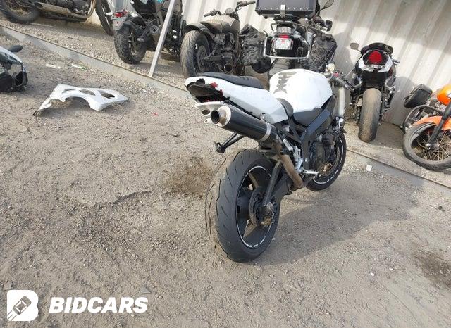 JS1GR7JA752104513 2005 Suzuki GSX-R750 photo no. 4