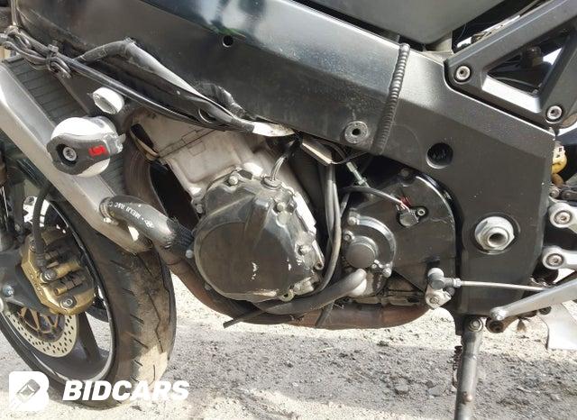 JS1GR7JA752104513 2005 Suzuki GSX-R750 photo no. 9