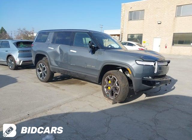 7PDSGABA1RN039642 2024 Rivian R1S photo no. 1