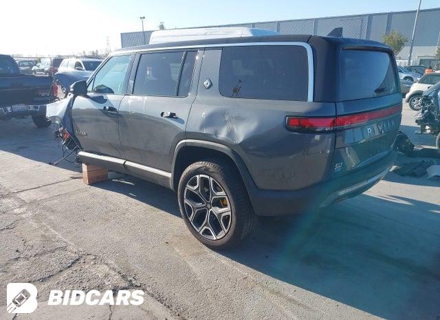 7PDSGABA1RN039642 2024 Rivian R1S photo no. 3