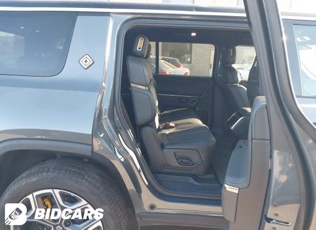7PDSGABA1RN039642 2024 Rivian R1S photo no. 8