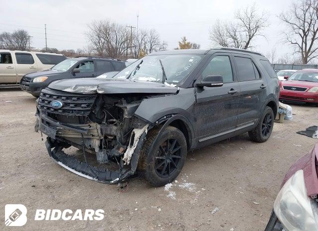 1FM5K8D86HGD65876 2017 Ford Explorer photo no. 2