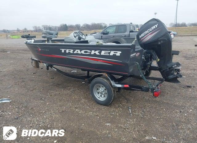  2015 Tracker 18' photo no. 3