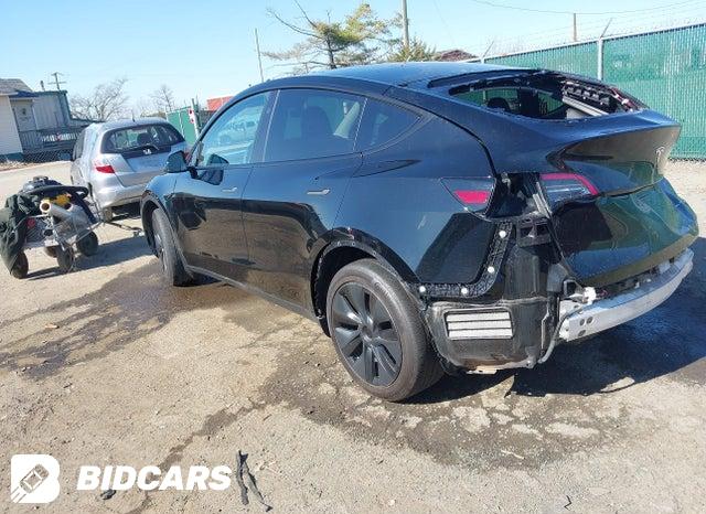7SAYGDEE8SF215675 2025 Tesla Model Y photo no. 3