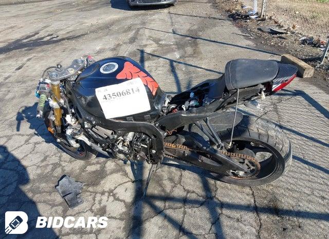 JS1GR7MA1G2100472 2016 Suzuki GSX-R750 photo no. 9