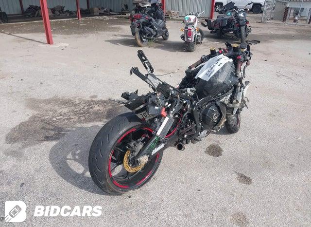 JS1DM11B2P7100186 2023 Suzuki GSX-R1000 photo no. 4