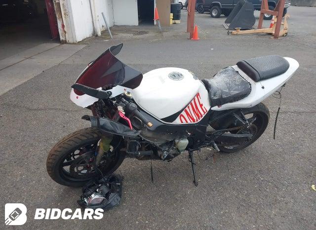 JS1GN7BA712100028 2001 Suzuki GSX-R600 photo no. 2