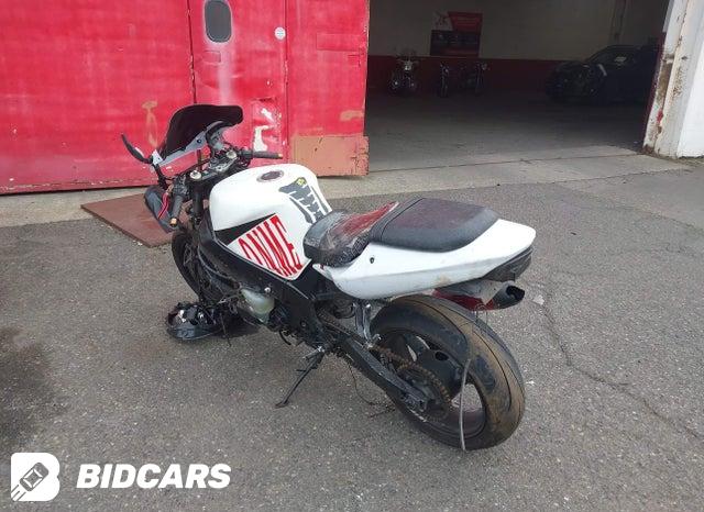 JS1GN7BA712100028 2001 Suzuki GSX-R600 photo no. 3