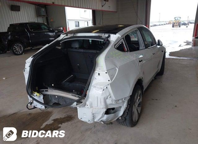 7SAYGDEE2NA022858 2022 Tesla Model Y photo no. 4