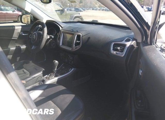 3C4NJDBB5JT281189 2018 Jeep Compass photo no. 5