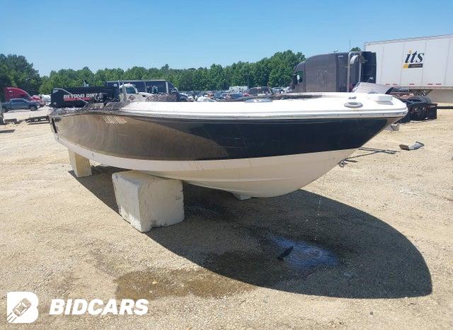R0BK0351C717 2017 Robalo Boat &trailer photo no. 1