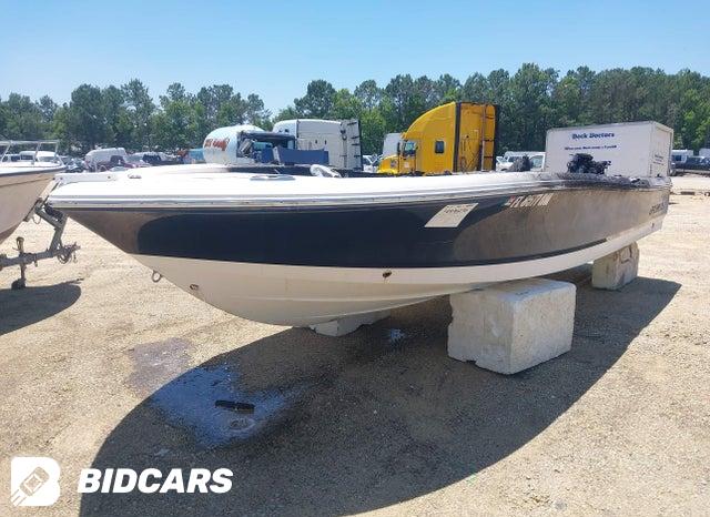 R0BK0351C717 2017 Robalo Boat &trailer photo no. 2