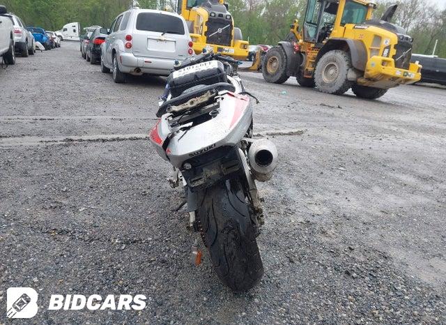 JS1GN7BA112103698 2001 Suzuki GSX-R600 photo no. 6