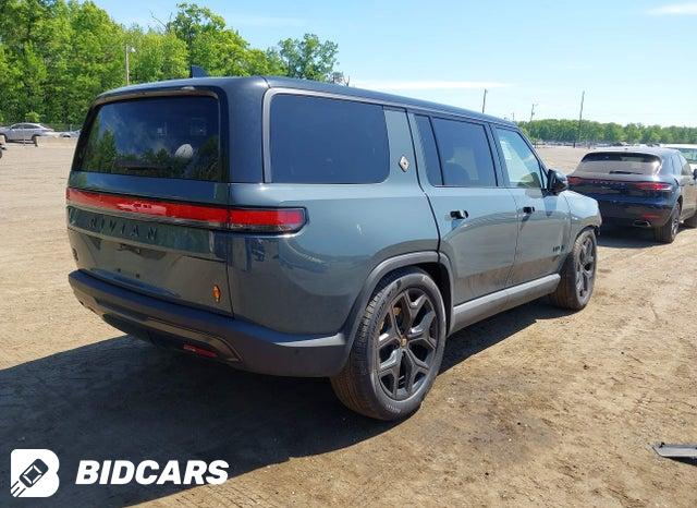 7PDSGABP9TN079995 2026 Rivian R1S photo no. 4