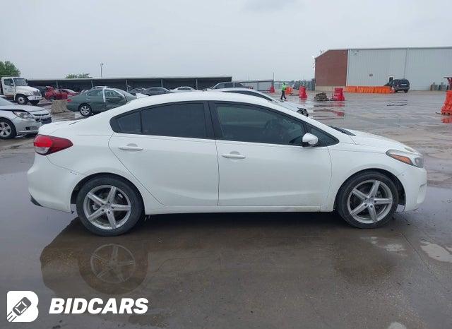 2017 KIA Forte — VIN 3KPFK4A75HE072564, şəkil 13