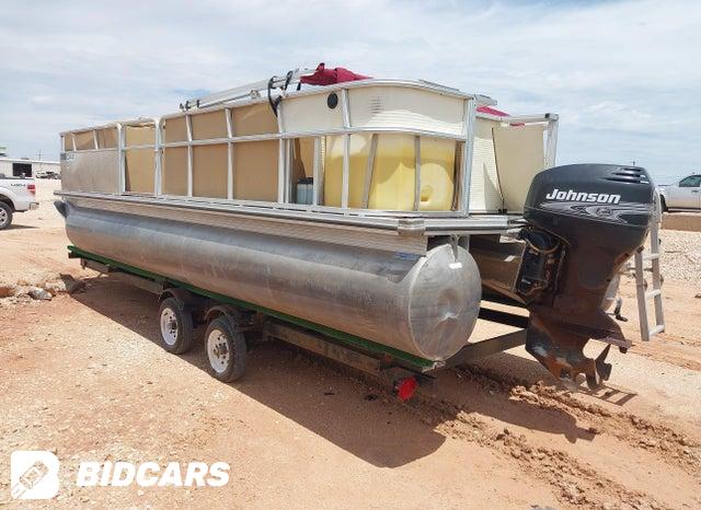 OMCL809PF001 2001 Lowe Pontoon photo no. 3