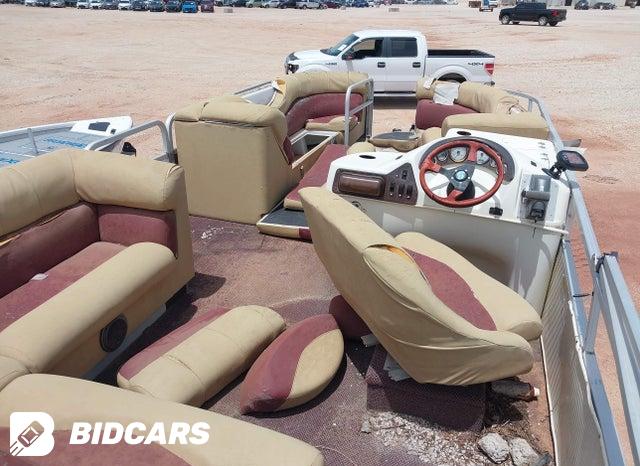 OMCL809PF001 2001 Lowe Pontoon photo no. 5