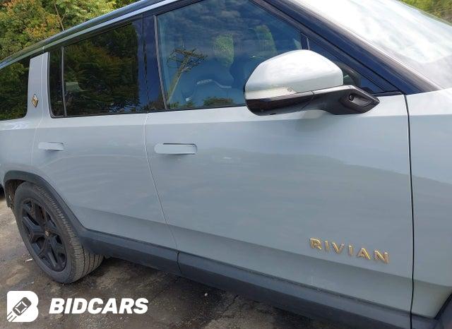 7PDSGABA4PN025716 2023 Rivian R1S photo no. 13
