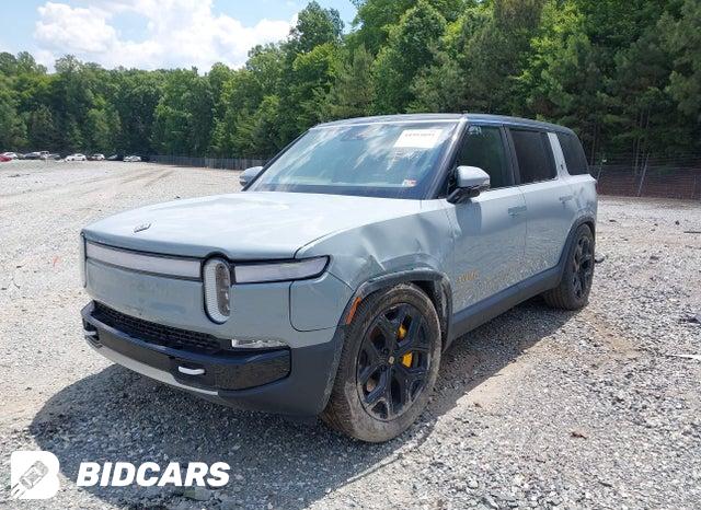 7PDSGABA4PN025716 2023 Rivian R1S photo no. 2