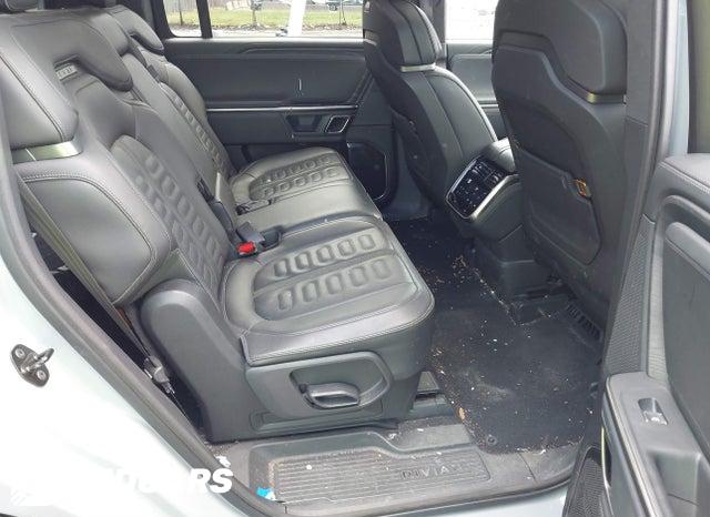 7PDSGABA4PN025716 2023 Rivian R1S photo no. 8