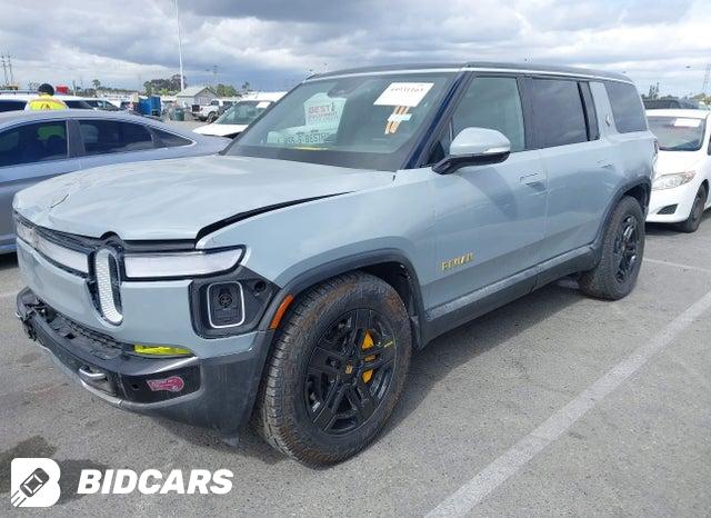 7PDSGABA0PN019590 2023 Rivian R1S photo no. 2