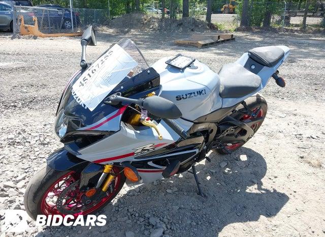 JS1DM11H6R7100179 2024 Suzuki GSX-R1000 photo no. 2