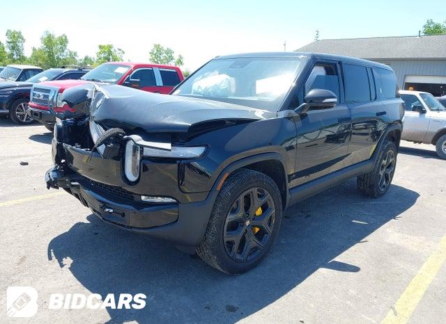 7PDSGABA1PN028802 2023 Rivian R1S photo no. 2