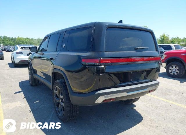 7PDSGABA1PN028802 2023 Rivian R1S photo no. 3