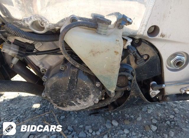 JS1GR7HA7Y2100892 2000 Suzuki GSX-R750 photo no. 9