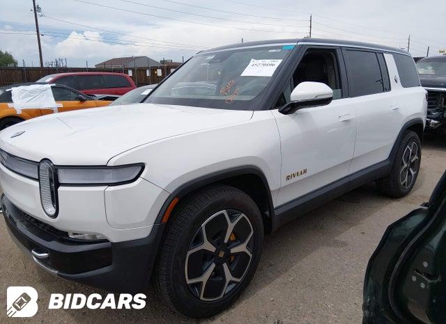 7PDSGABA6PN004916 2023 Rivian R1S photo no. 2