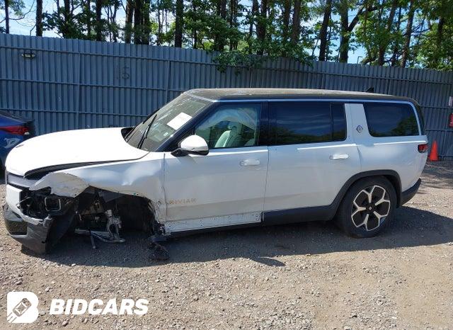 7PDSGABA6RN042505 2024 Rivian R1S photo no. 14