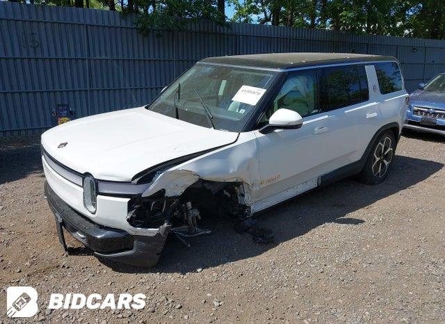 7PDSGABA6RN042505 2024 Rivian R1S photo no. 2