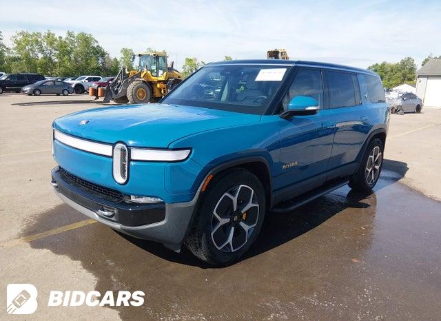 7PDSGABA3PN014299 2023 Rivian R1S photo no. 2