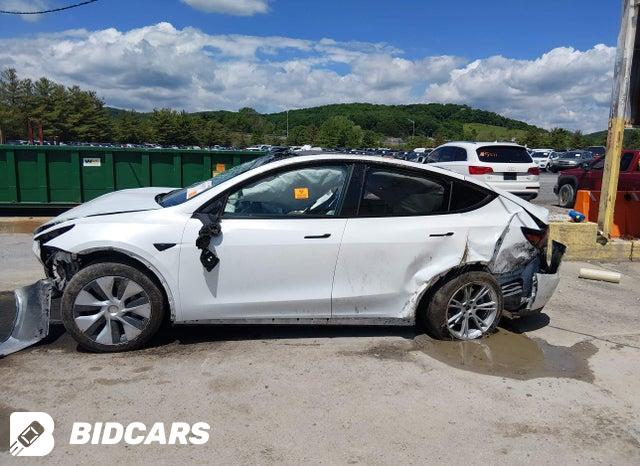 7SAYGDEE4PA107607 2023 Tesla Model Y photo no. 13