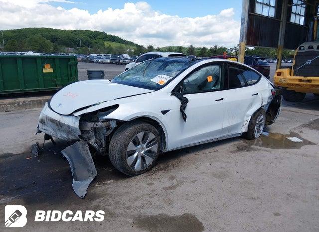 7SAYGDEE4PA107607 2023 Tesla Model Y photo no. 2