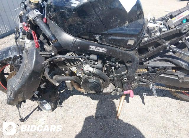 JS1DM11F3K7100015 2019 Suzuki GSX-R1000 photo no. 9
