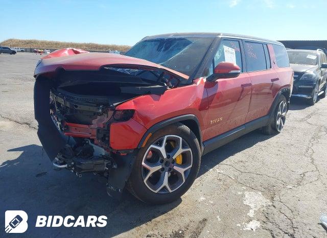 7PDSGABA3RN033955 2024 Rivian R1S photo no. 2
