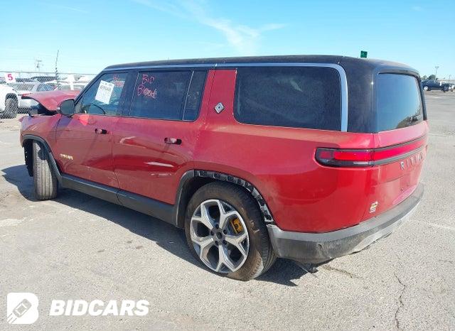 7PDSGABA3RN033955 2024 Rivian R1S photo no. 3