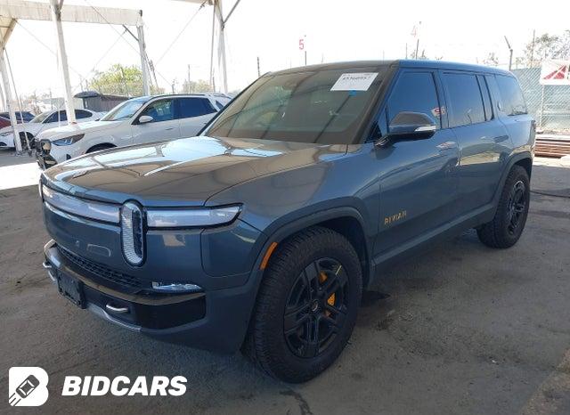 7PDSGABA6PN013227 2023 Rivian R1S photo no. 2