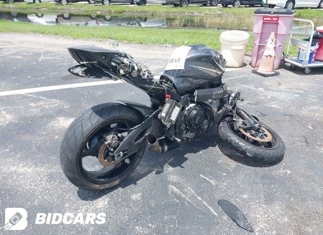 JS1GR7KA772102374 2007 Suzuki GSX-R750 photo no. 4