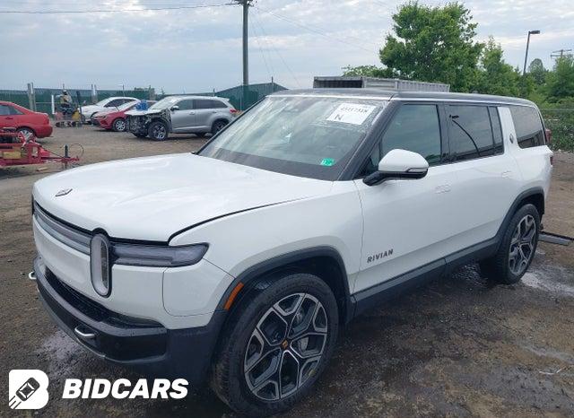 7PDSGBBA6SN047196 2025 Rivian R1S photo no. 2