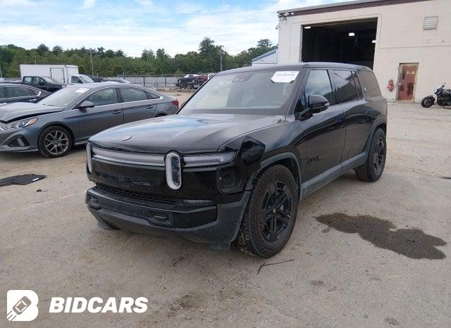 7PDSGCBA3TN079143 2026 Rivian R1S photo no. 2