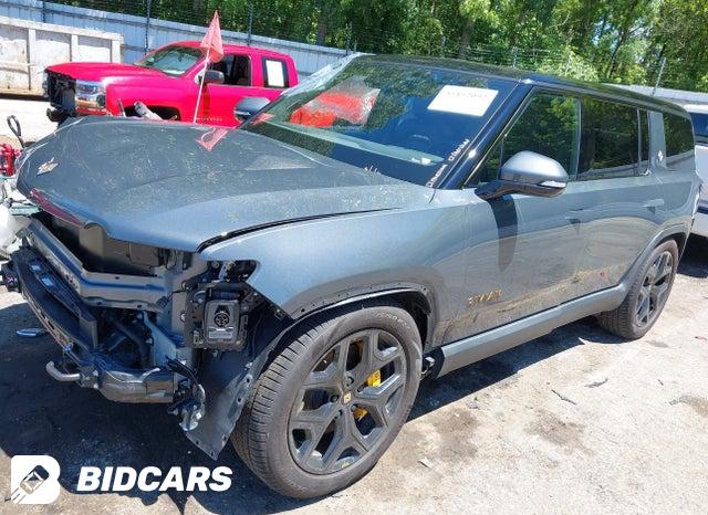 7PDSGCBP2SN057864 2025 Rivian R1S photo no. 2