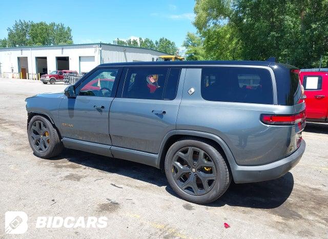 7PDSGCBP2SN057864 2025 Rivian R1S photo no. 3