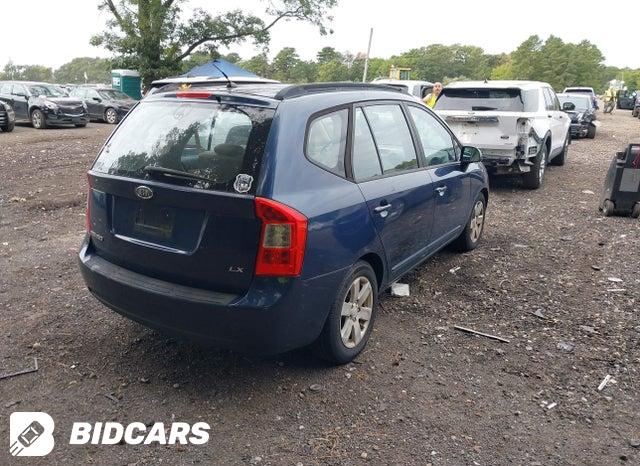 KNAFG525687165174 2008 KIA Rondo photo no. 4